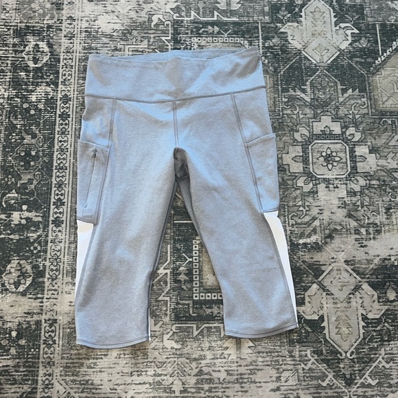 Athleta women’s ALL IN CROP size large - Picture 2 of 9